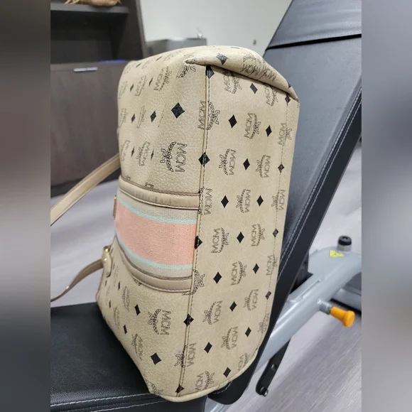 MCM Ltd. Ed. Cream and peach Visetos Zippered Tote - Picture 4 of 13